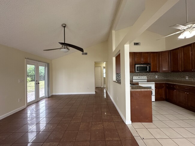 10553 Aquarius Ln in Royal Palm Beach, FL - Foto de edificio - Building Photo