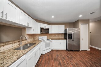 2227 S Ferrisburg Ct in Sugar Land, TX - Building Photo - Building Photo