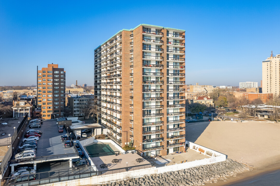 Thorndale Beach North Condominium in Chicago, IL - Building Photo