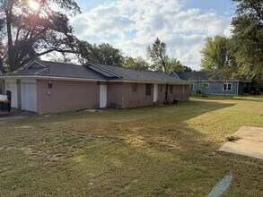 915 N Spring St in Grand Saline, TX - Building Photo - Building Photo
