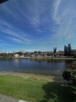 2880 NE 203rd St in Aventura, FL - Building Photo
