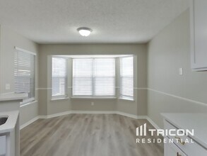 8911 Country Bend Cir N in Jacksonville, FL - Building Photo - Building Photo