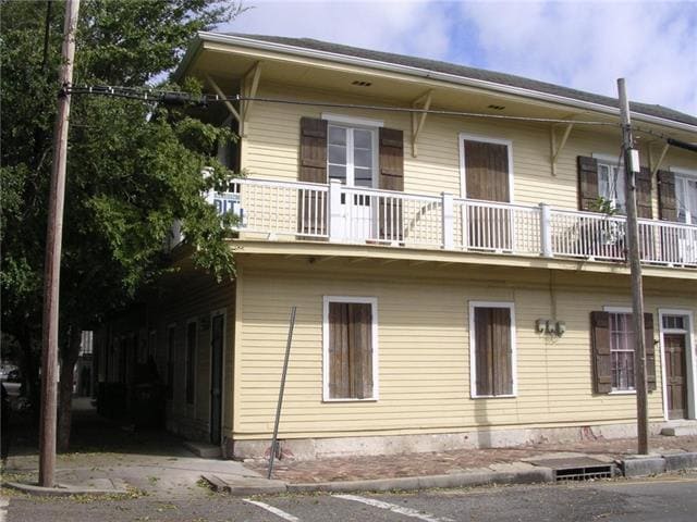 property at 1628 Prytania St
