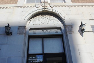 The Leon in Hutchinson, KS - Foto de edificio - Building Photo