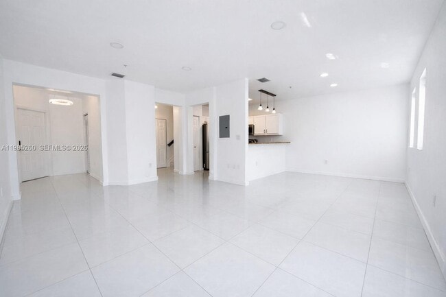 8800 NW 97th Ave in Doral, FL - Building Photo - Building Photo