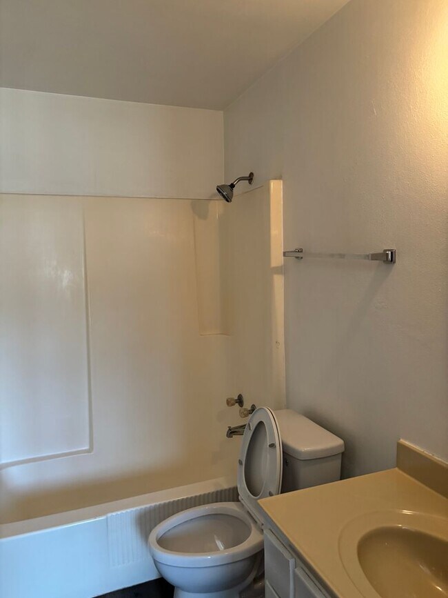 10 Creston Arms Ct in Belleville, IL - Building Photo - Building Photo