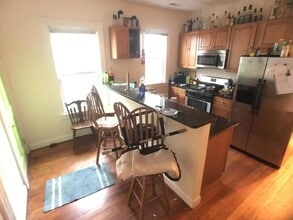 8 Carmel St, Unit 3 in Roxbury Crossing, MA - Building Photo - Building Photo