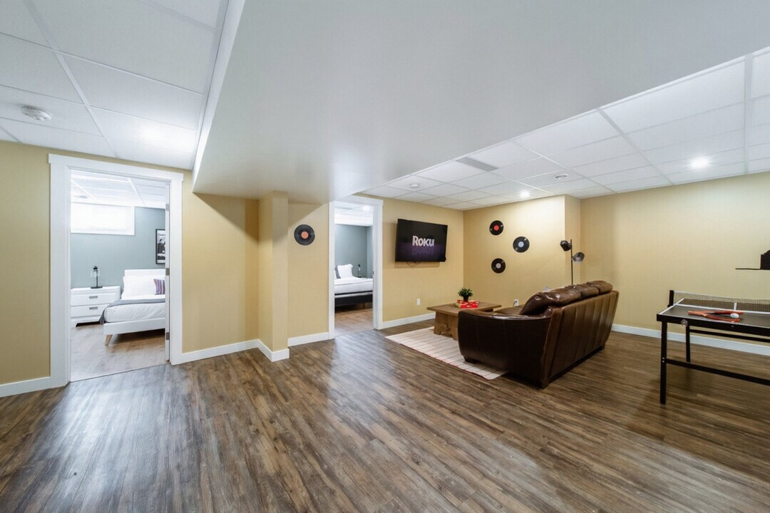 5415-111A 111a St NW in Edmonton, AB - Building Photo