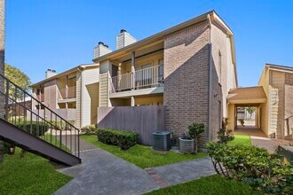 9350 Country Creek St in Houston, TX - Building Photo - Building Photo