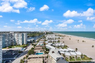 2100 S Ocean Ln in Fort Lauderdale, FL - Foto de edificio - Building Photo