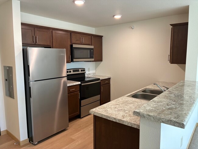 Stone Meadow Apartments in Marshall, MN - Building Photo - Building Photo