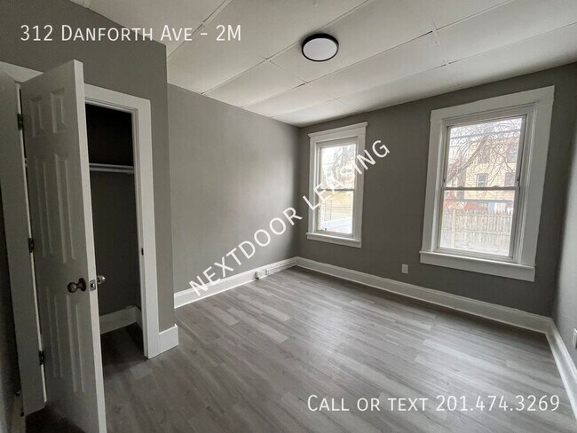 312 Danforth Ave in Jersey City, NJ - Foto de edificio - Building Photo