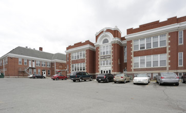 Everett Apartments in St. Joseph, MO - Building Photo - Primary Photo