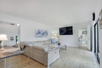 1614 16th Ln in Palm Beach Gardens, FL - Building Photo - Building Photo