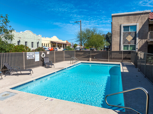 The Willowbrook Apartments in Tempe, AZ - Building Photo - Building Photo