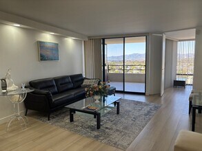 4265 Marina City Dr, Unit 907 in Marina Del Rey, CA - Building Photo - Building Photo