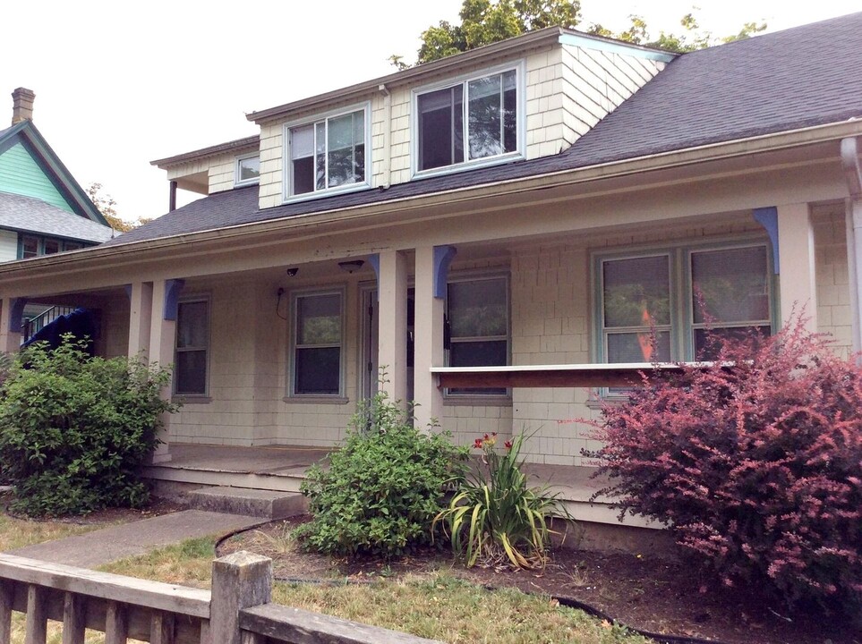1343 Mill St in Eugene, OR - Building Photo