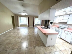 2348 Evenglow Ave in Spring Hill, FL - Building Photo - Building Photo