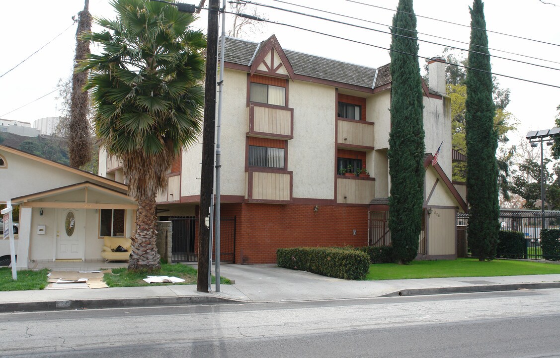 626 E Palmer Ave in Glendale, CA - Building Photo