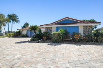 5050 Porpoise Pl in New Port Richey, FL - Building Photo - Building Photo