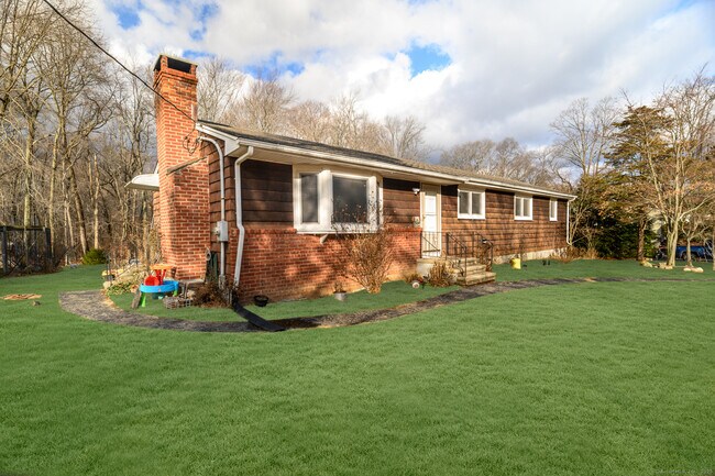 51 Coral Dr in Trumbull, CT - Building Photo - Building Photo