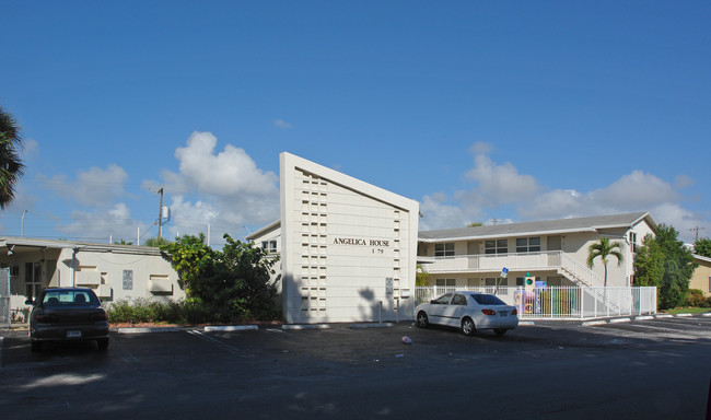 1065-1079 SE 22nd Ave in Pompano Beach, FL - Foto de edificio - Building Photo