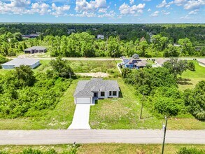 556 Sherwood Ave S in Lehigh Acres, FL - Building Photo - Building Photo