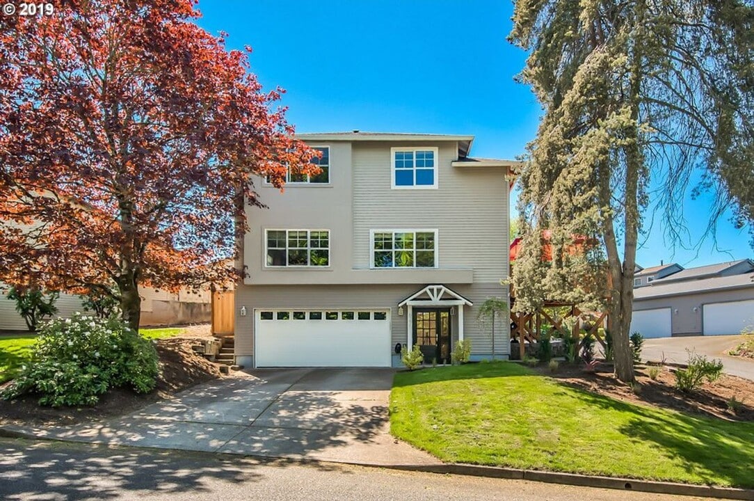 6235 Clubhouse Cir in West Linn, OR - Building Photo
