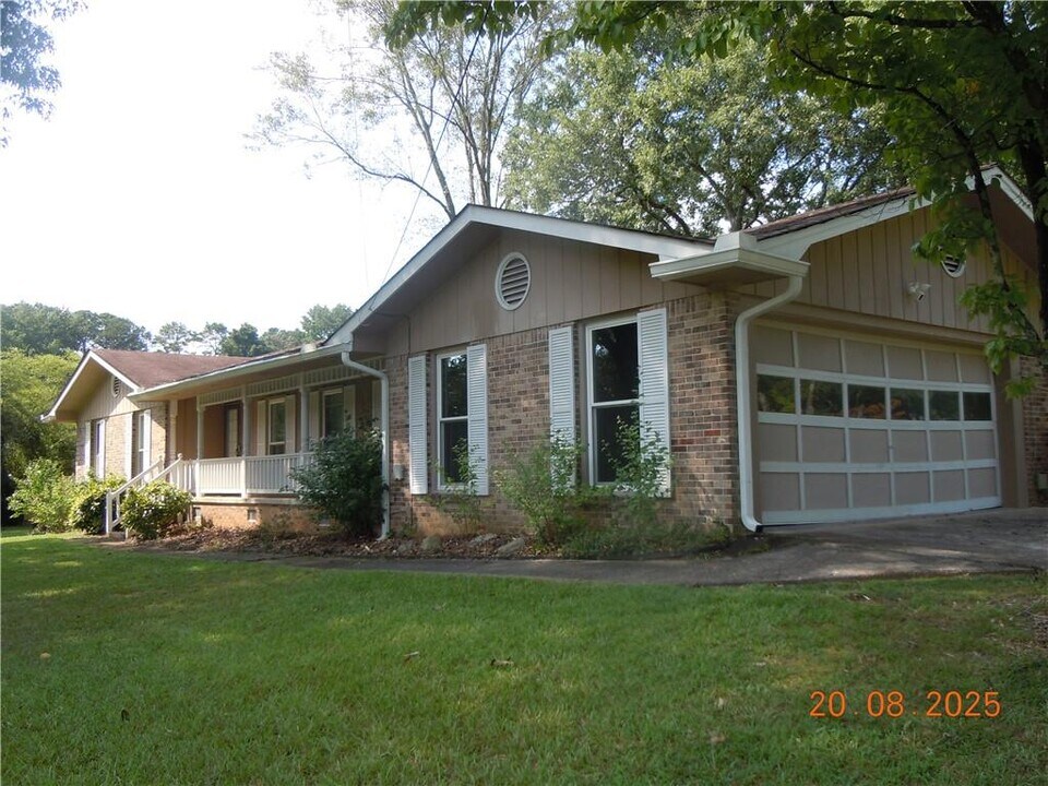 5762 Fairfield Pl in Stone Mountain, GA - Building Photo