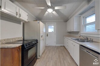 705 S Pershing Ave in Wichita, KS - Building Photo - Building Photo