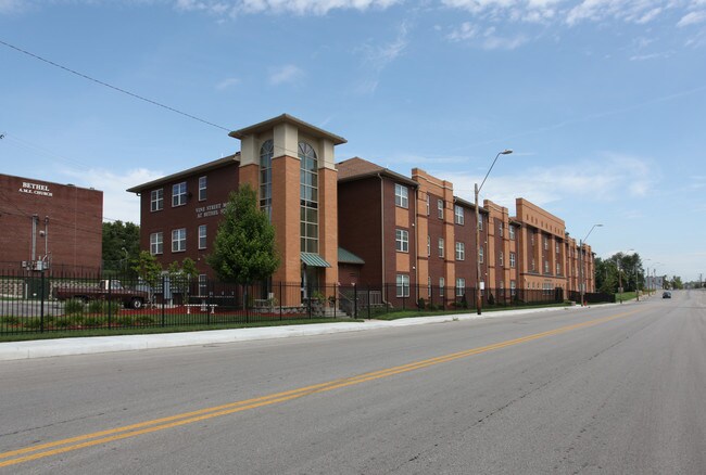 Vine Street Manor in Kansas City, MO - Foto de edificio - Building Photo