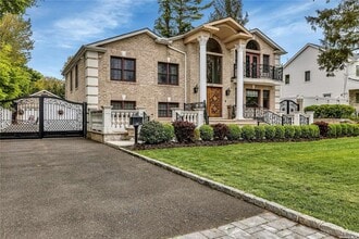 130 Woolsey Ave in Glen Cove, NY - Building Photo - Building Photo