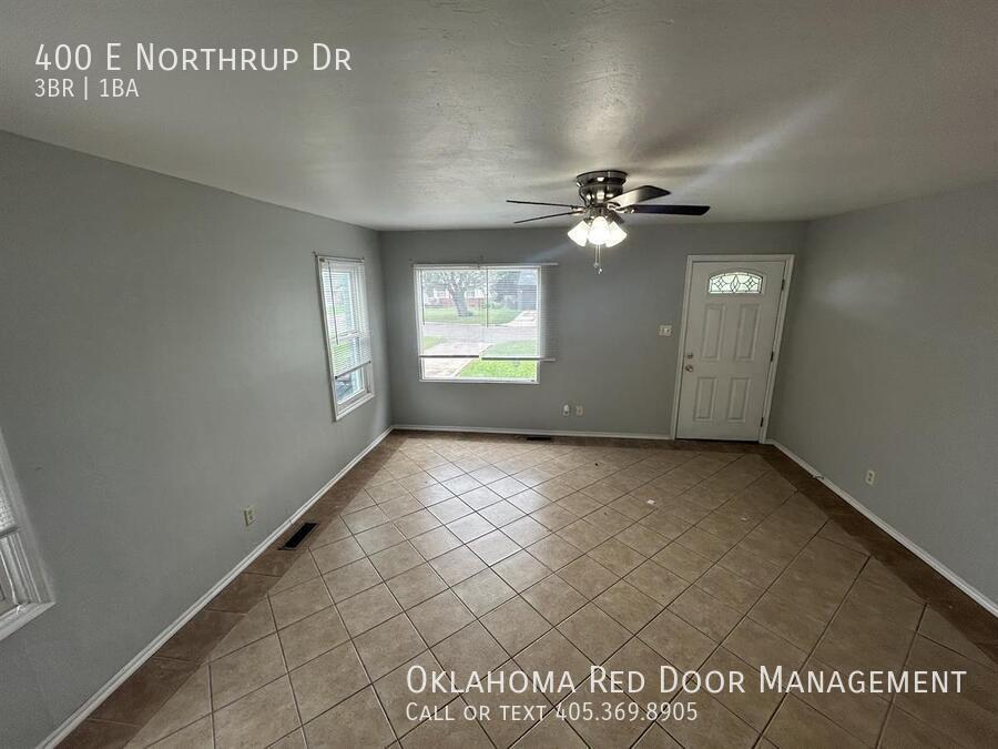 400 E Northrup Dr in Midwest City, OK - Building Photo