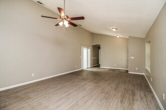 520 Portland Cir in Apopka, FL - Building Photo - Building Photo