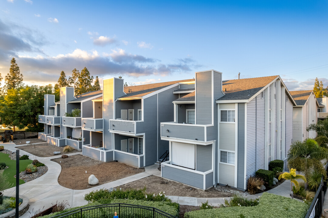 Colony Park Condominiums in Azusa, CA - Building Photo