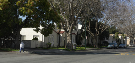 Neptune Court Apartments in Alameda, CA - Building Photo - Building Photo