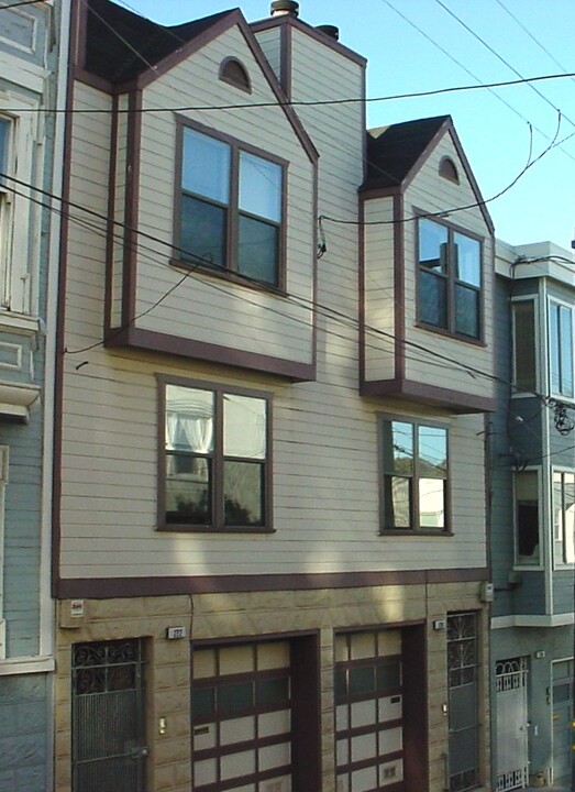 222 Lily St in San Francisco, CA - Building Photo