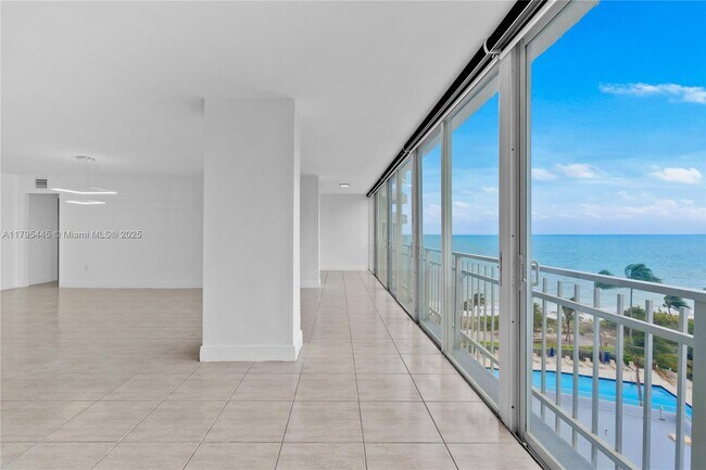 600 Grapetree Dr in Key Biscayne, FL - Building Photo - Building Photo