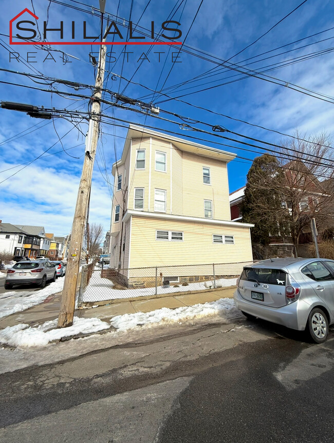 49 Conwell Ave, Unit 3