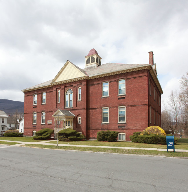 20 Hoosac St in Adams, MA - Building Photo - Building Photo