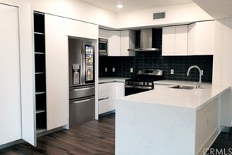 1223 Wellesley Ave-Unit -303 in Los Angeles, CA - Building Photo - Building Photo