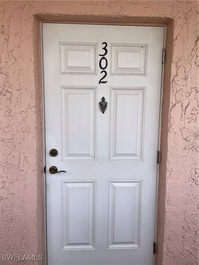 200 Forest Lakes Blvd in Naples, FL - Foto de edificio - Building Photo