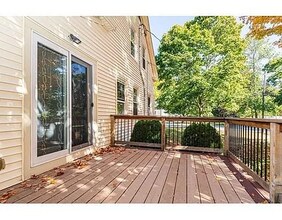 153 High St in Norwell, MA - Foto de edificio - Building Photo
