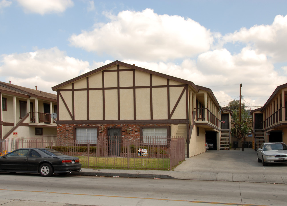 251 E Market St in Long Beach, CA - Foto de edificio