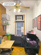 103 W 70th St in New York, NY - Building Photo - Building Photo