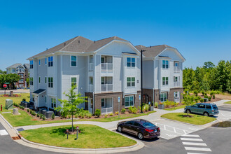 Stone Glen Apartments in Apex, NC - Building Photo - Building Photo