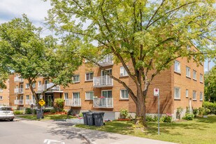 2915 Toupin Boul in St. Laurent, QC - Building Photo