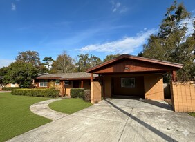 1355 Lamanto Ave E in Jacksonville, FL - Building Photo