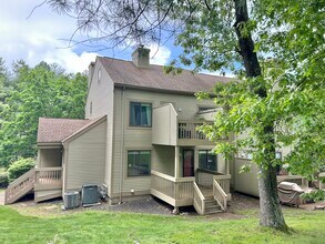 17 Ashford Dr in Avon, CT - Building Photo - Building Photo