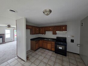 717 St Paul Dr in Sauget, IL - Building Photo - Building Photo